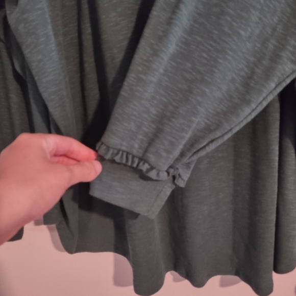 LC Lauren Conrad Raglan Ruffle Sleeve Tunic Top NWT Green - Picture 6 of 15